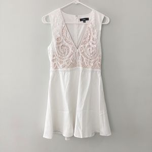 Lulu's dress medium white with nude underlay sleeveless zipper back knee length